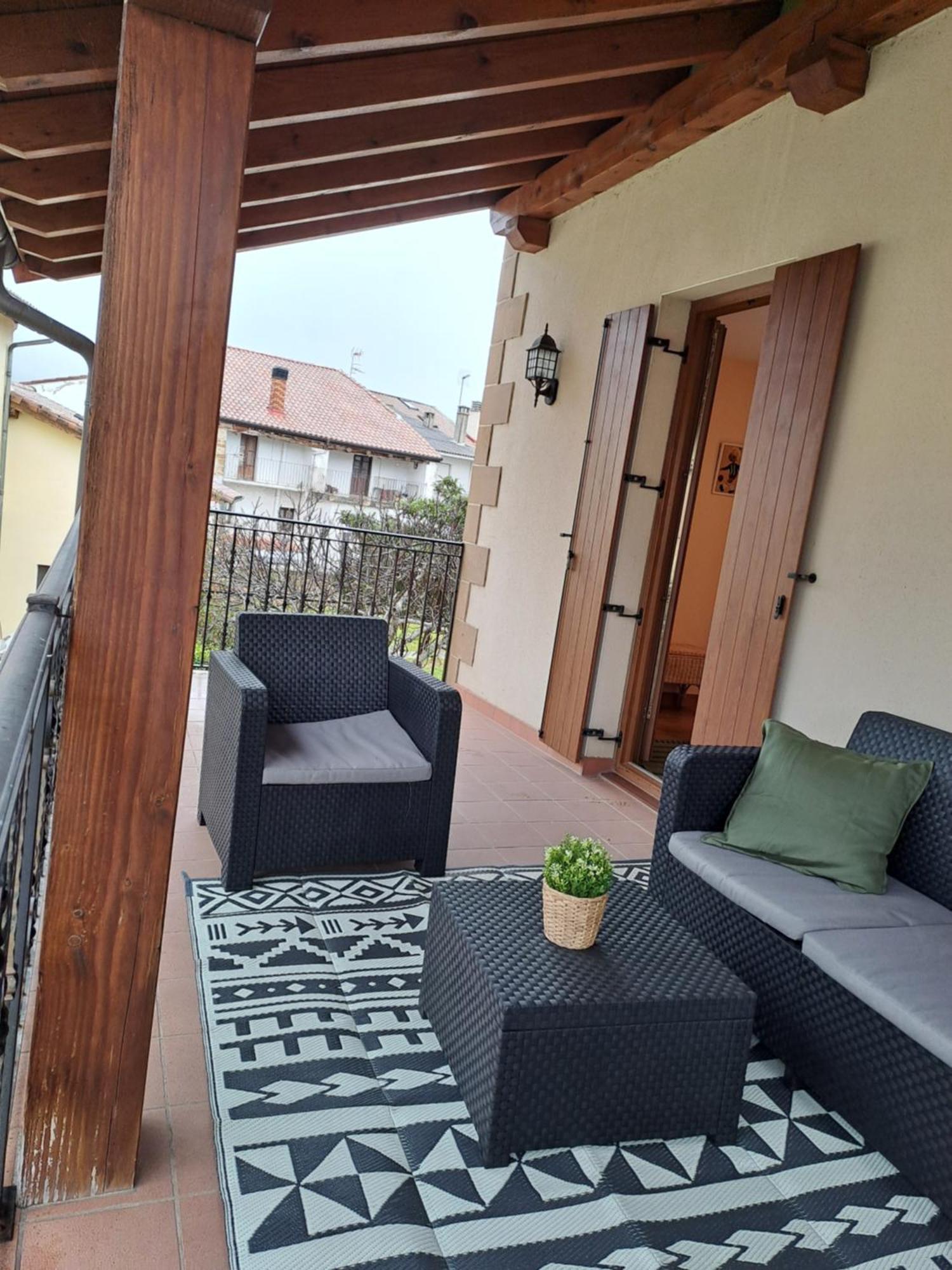 Casa Rural Torreblanca Urroz Kültér fotó